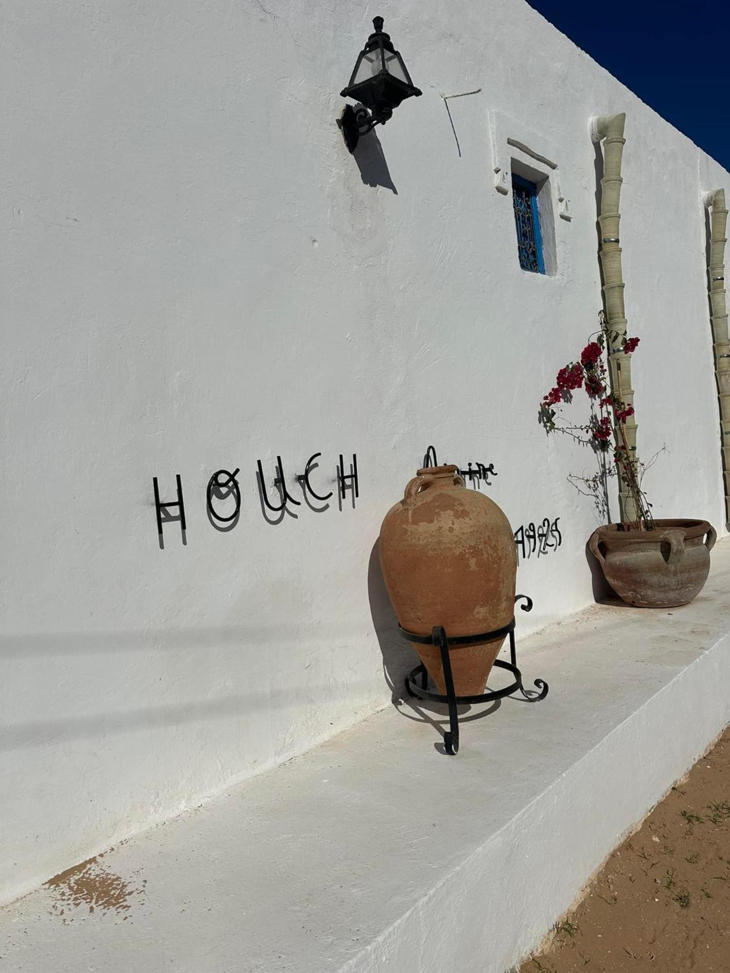 ホテル Houch Amine ミドゥン エクステリア 写真